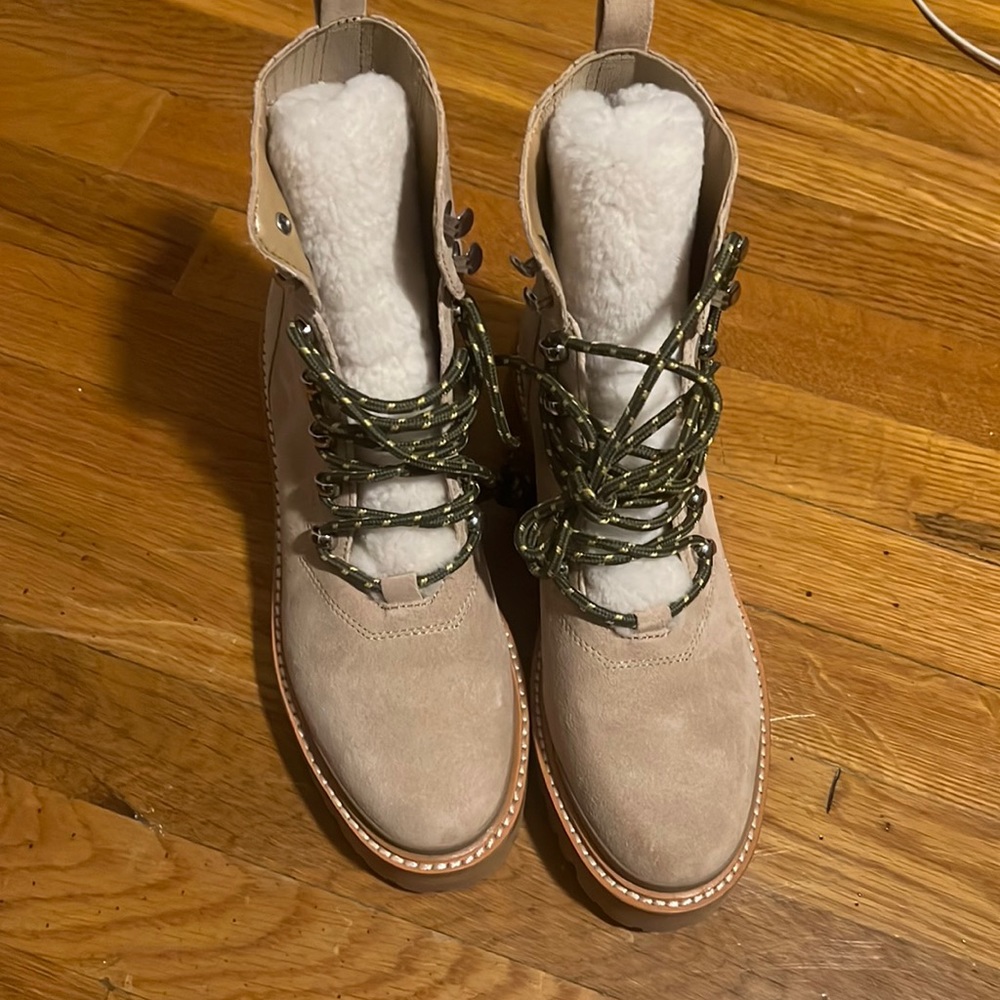 NEW Marc Fisher Izzie boot in tan size 7.5